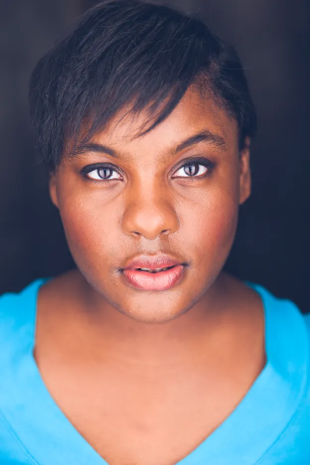 headshot for phoebe