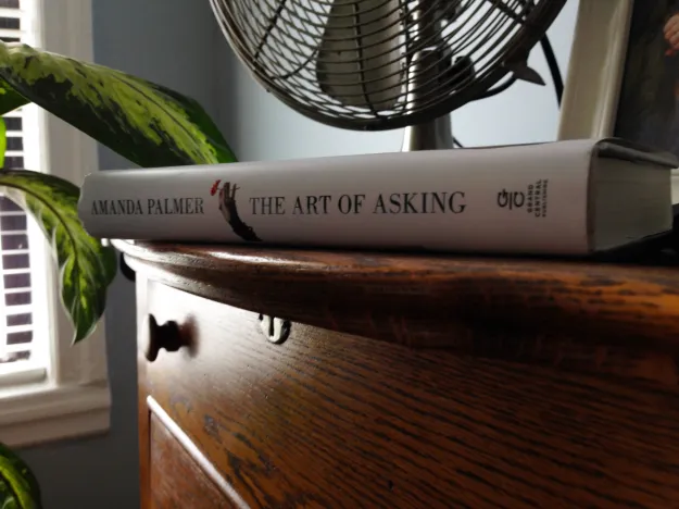 I highly recommend this book, especially if you're an artist. Read on to find out why.